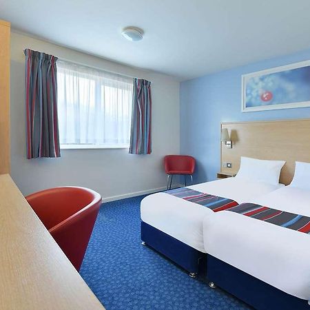 Travelodge Cirencester Oda fotoğraf