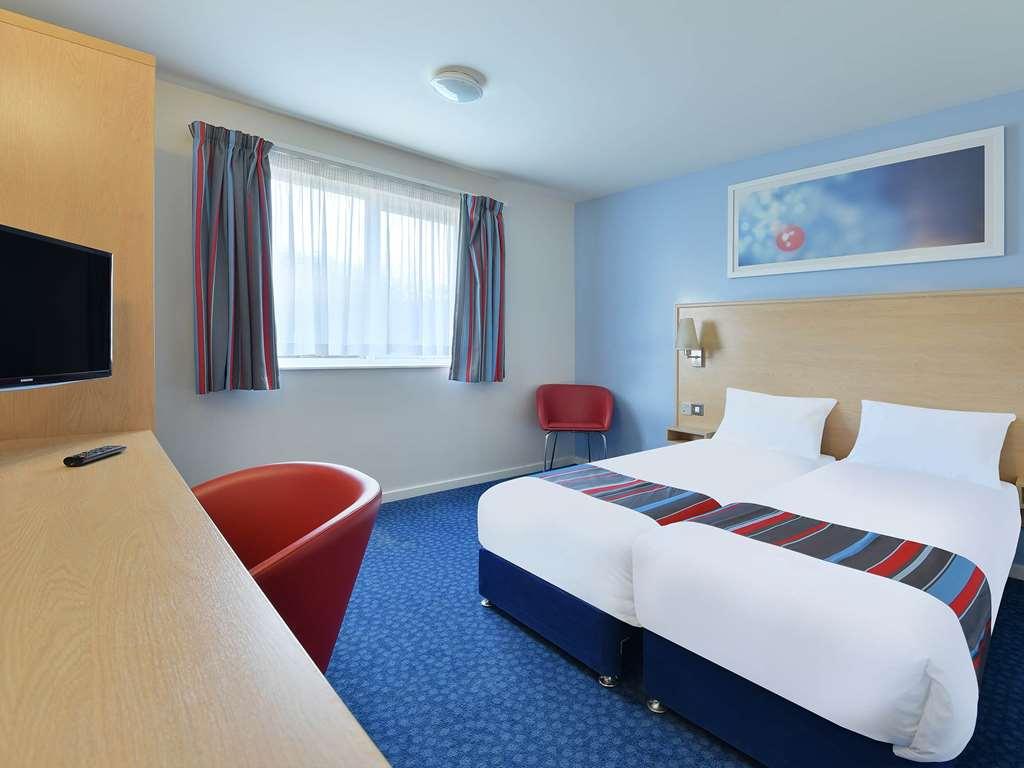 Travelodge Cirencester Oda fotoğraf