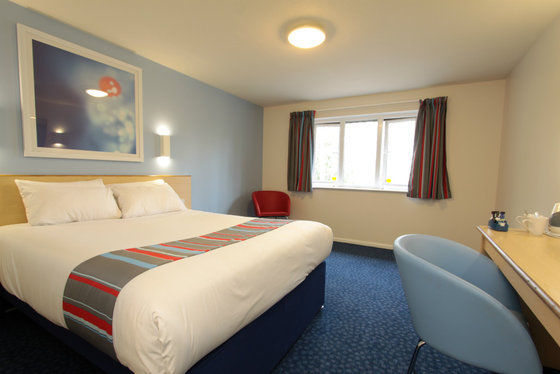 Travelodge Cirencester Oda fotoğraf