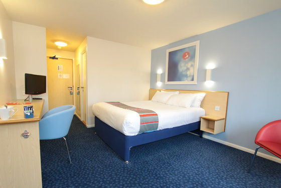 Travelodge Cirencester Oda fotoğraf