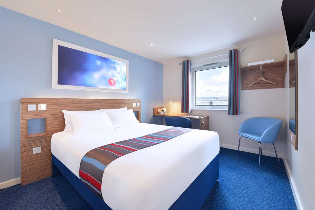 Travelodge Cirencester Oda fotoğraf