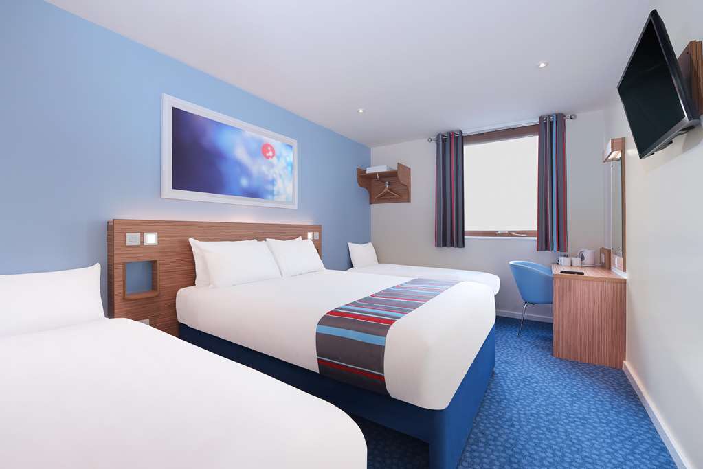 Travelodge Cirencester Oda fotoğraf