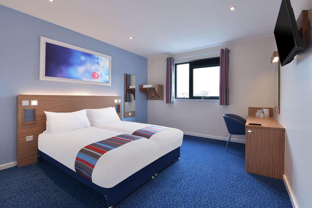 Travelodge Cirencester Oda fotoğraf